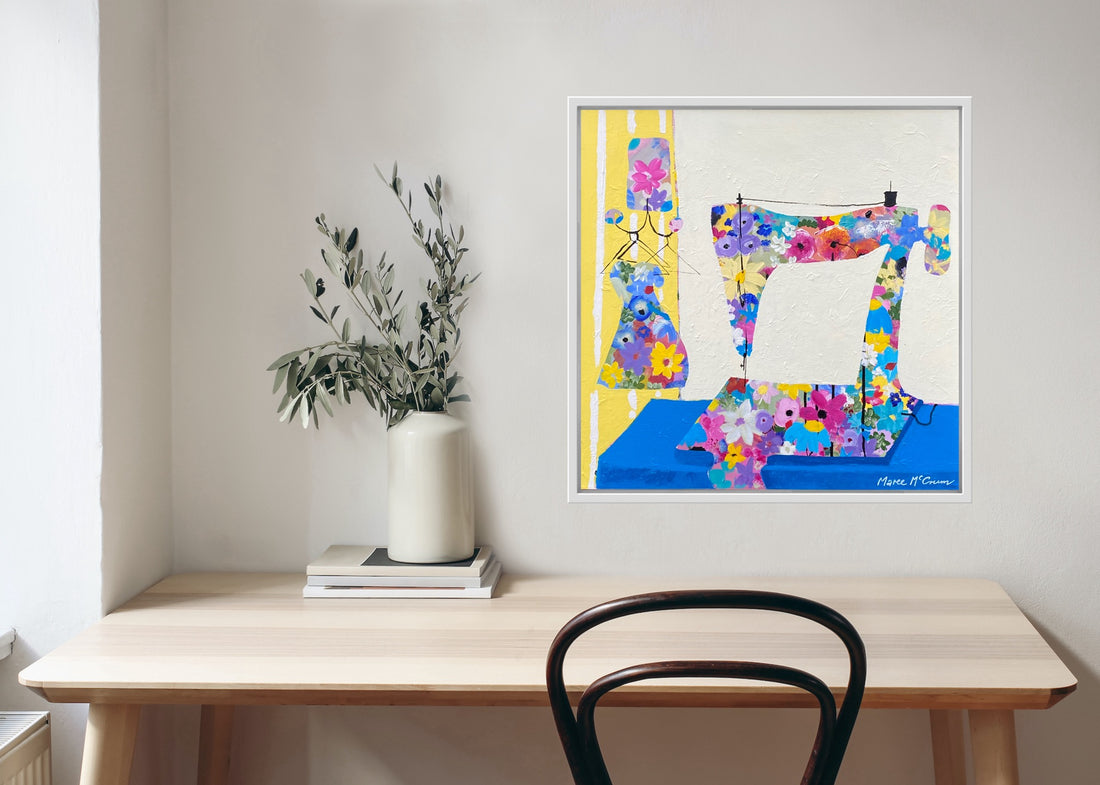 Christmas dress - Old Singer Sewing Machine 64cmx64cmx5cm(D)